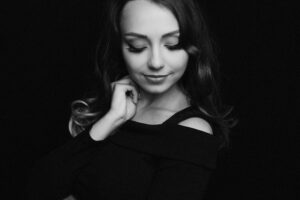 porteefotosessioon, portreefoto naisest, portreesessioon stuudios, portreefotograaf, portreefotograaf Evelin Elmest beebiootuse fotosessioon,