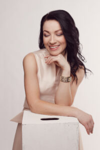 porteefotosessioon, portreefoto naisest, portreesessioon stuudios, portreefotograaf, portreefotograaf Evelin Elmest beebiootuse fotosessioon,