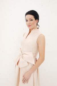 porteefotosessioon, portreefoto naisest, portreesessioon stuudios, portreefotograaf, portreefotograaf Evelin Elmest beebiootuse fotosessioon,