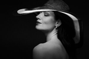 porteefotosessioon, portreefoto naisest, portreesessioon stuudios, portreefotograaf, portreefotograaf Evelin Elmest beebiootuse fotosessioon,