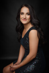 portreefotograaf Tallinnas, porteefotosessioon, portreefoto naisest, portreesessioon stuudios, portreefotograaf, portreefotograaf Evelin Elmest beebiootuse fotosessioon,