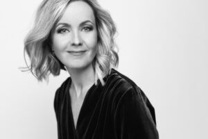 portreefotograaf Tallinnas, porteefotosessioon, portreefoto naisest, portreesessioon stuudios, portreefotograaf, portreefotograaf Evelin Elmest beebiootuse fotosessioon,