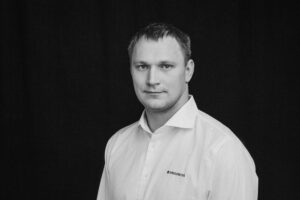 Ametiportree fotosessioon, äriportree fotograaf, ametifoto fotograaf, LinkedIn portree fotograaf