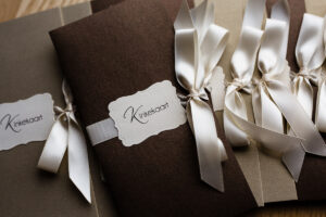 Kinkekaart fotosessioonile, Kinkekaart fotosessioon Tallinnas, hea kingiidee emadepäevaks, kingiidee isadepäevaks, kingiidee jõuludeks, mida kinkida?, portreesessioon kinkekaart, kinkekaart fotograafi juurde,