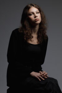 Fotosessioon, portreefotosessioon, modelliga pildid stuudios, portreefotograaf, fotosessioon stuudios, fotograaf Evelin Elmest