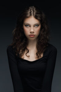 müstiline portree naisest fototuudios