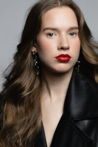 kanis modell fotosessioonil stuudios